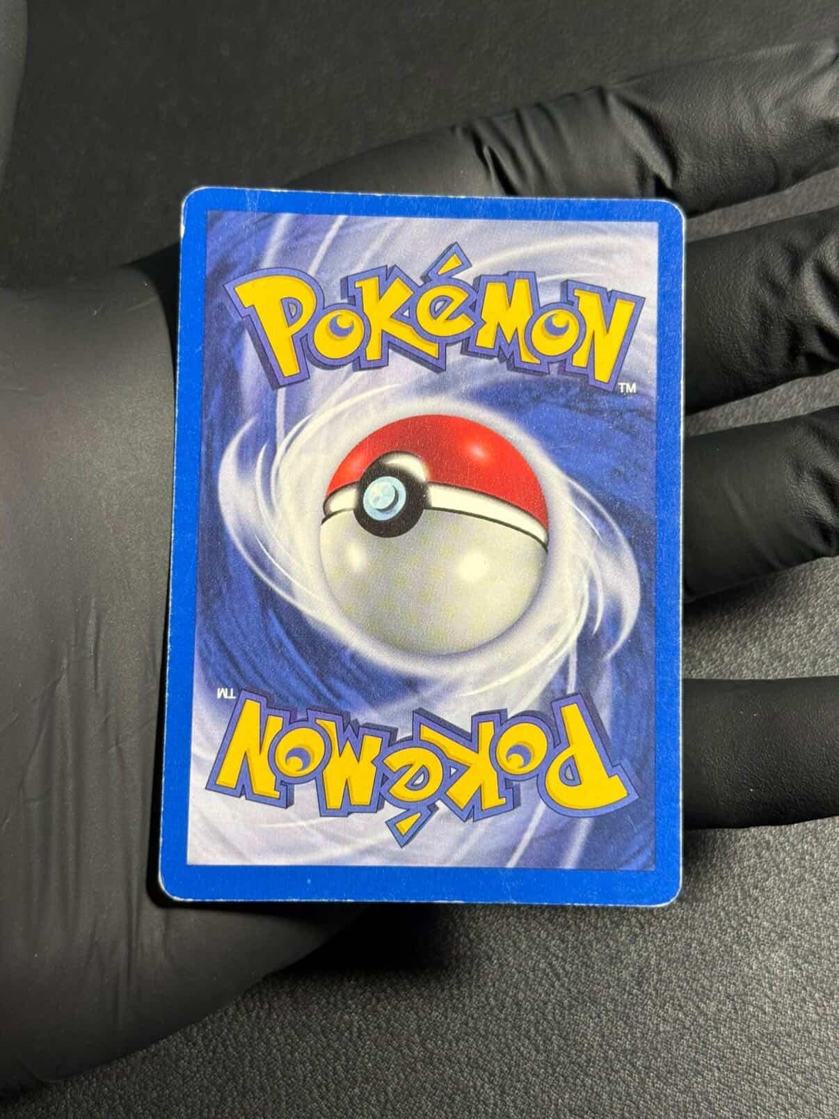 Rückseite der Umbreon Karte nach der Aufbereitung durch Collect and Care –